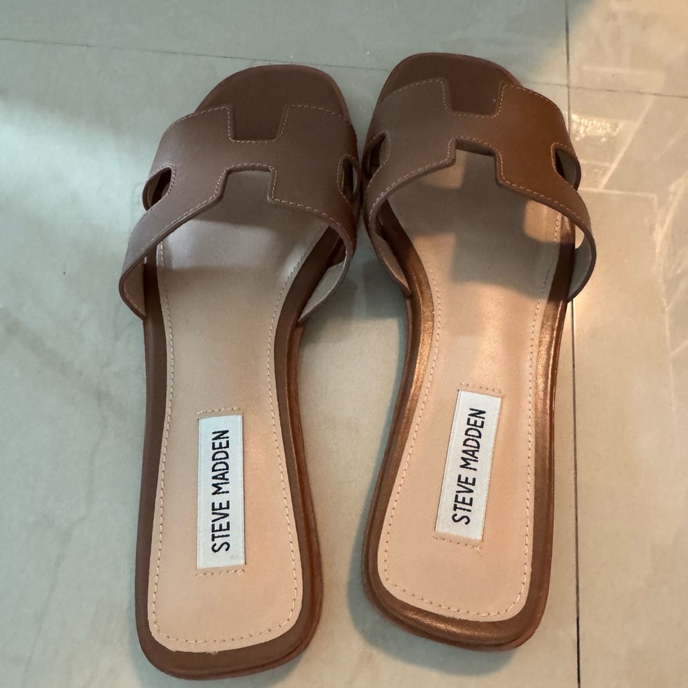 Steve Madden Tan Slide Sandals - Picture 2 of 3